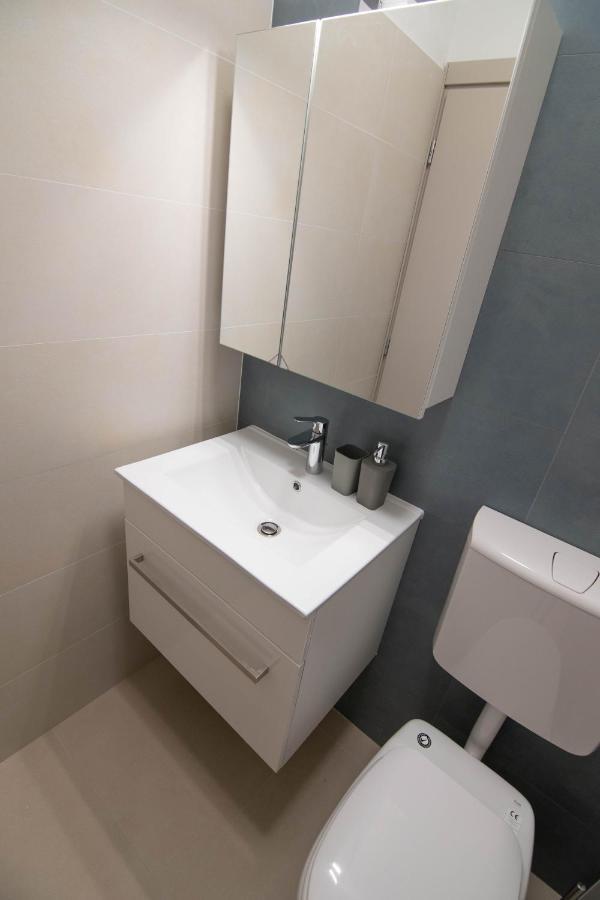Luxury Apartment Faro With Sea View And Swimming Pool Premantura Exterior photo