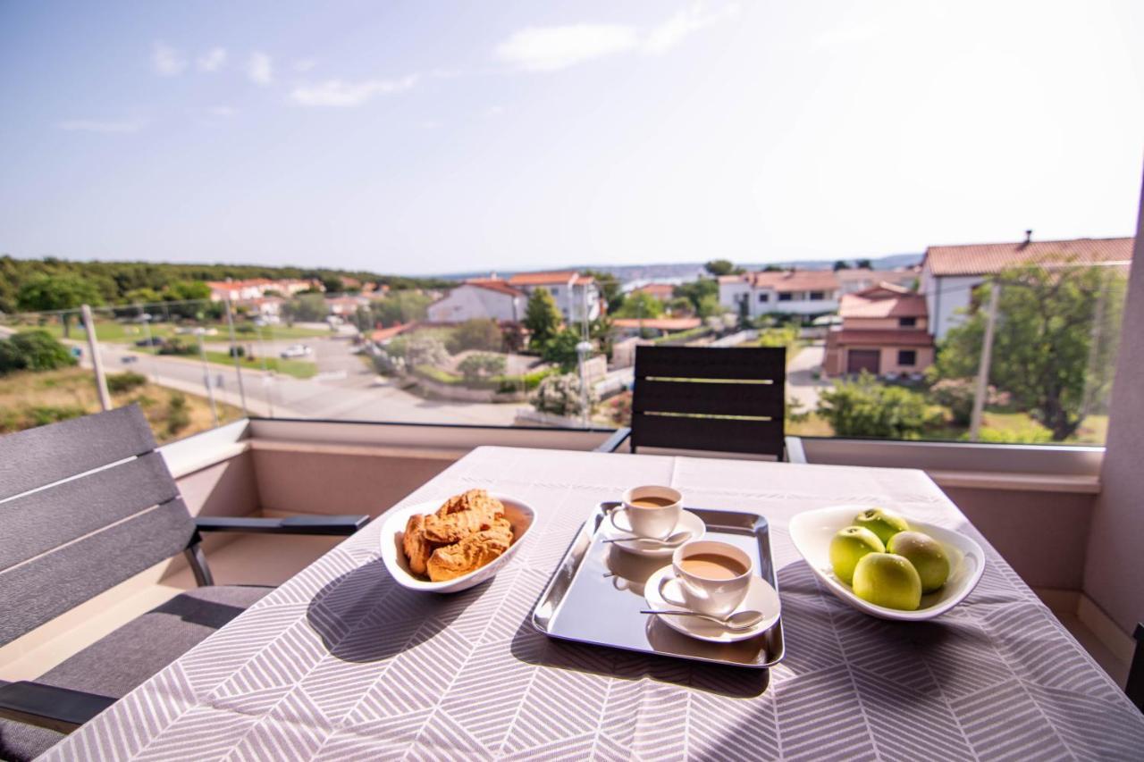 Luxury Apartment Faro With Sea View And Swimming Pool Premantura Exterior photo